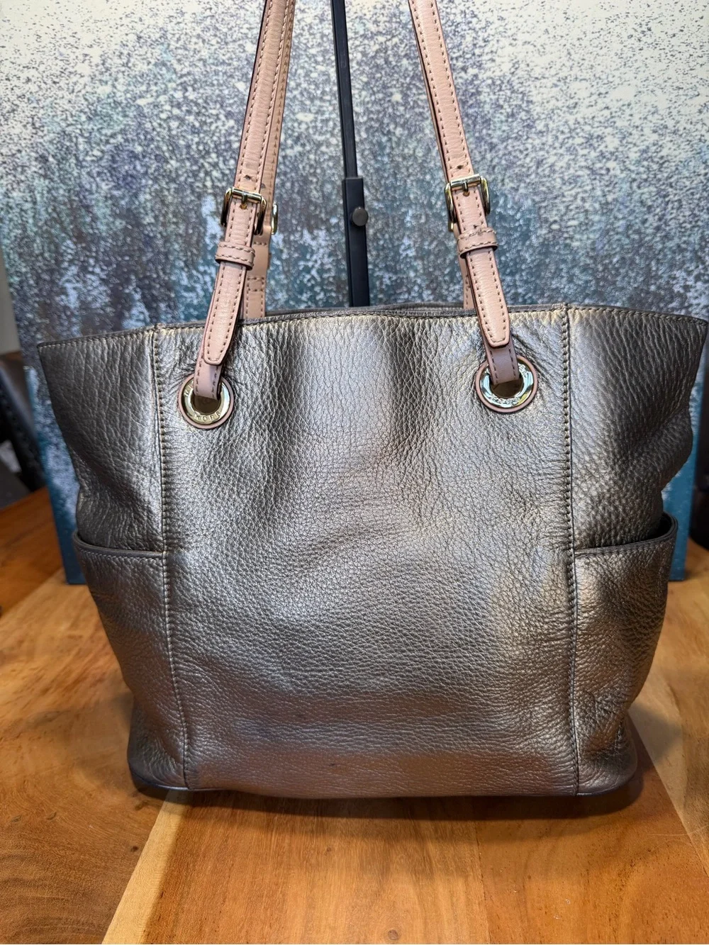 MICHAEL Michael Kors Quiet Luxury Metallic Pewter Leather Pocket Tote GUC